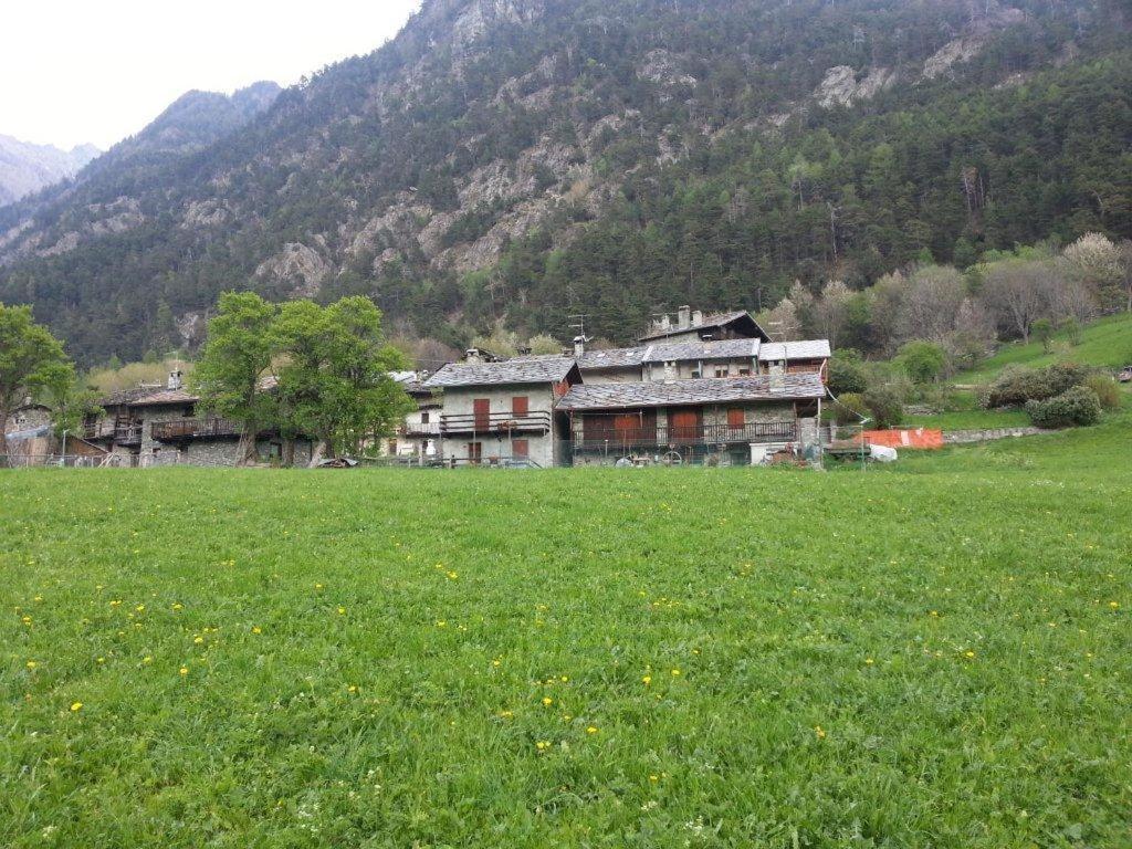 Casa Indipendente Val D'Ayas - Challand Saint Anselme Eksteriør billede