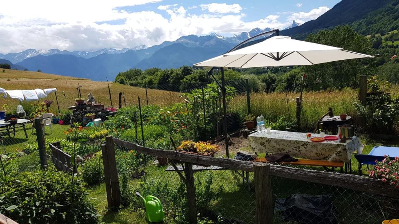 Casa Indipendente Val D'Ayas - Challand Saint Anselme Eksteriør billede